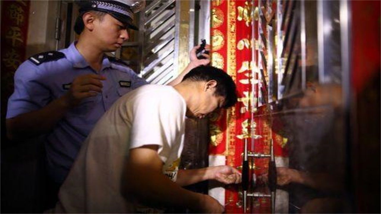 遵义请开锁师傅开了锁后，师傅